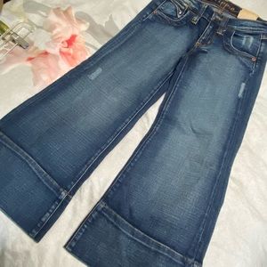 Hippie brand cropped jeans. Size 24. NWT.
